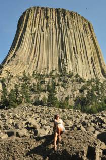 Visita à impressionante torre de pedra chamada Devil's Tower, em Wyoming, nos Estados Unidos